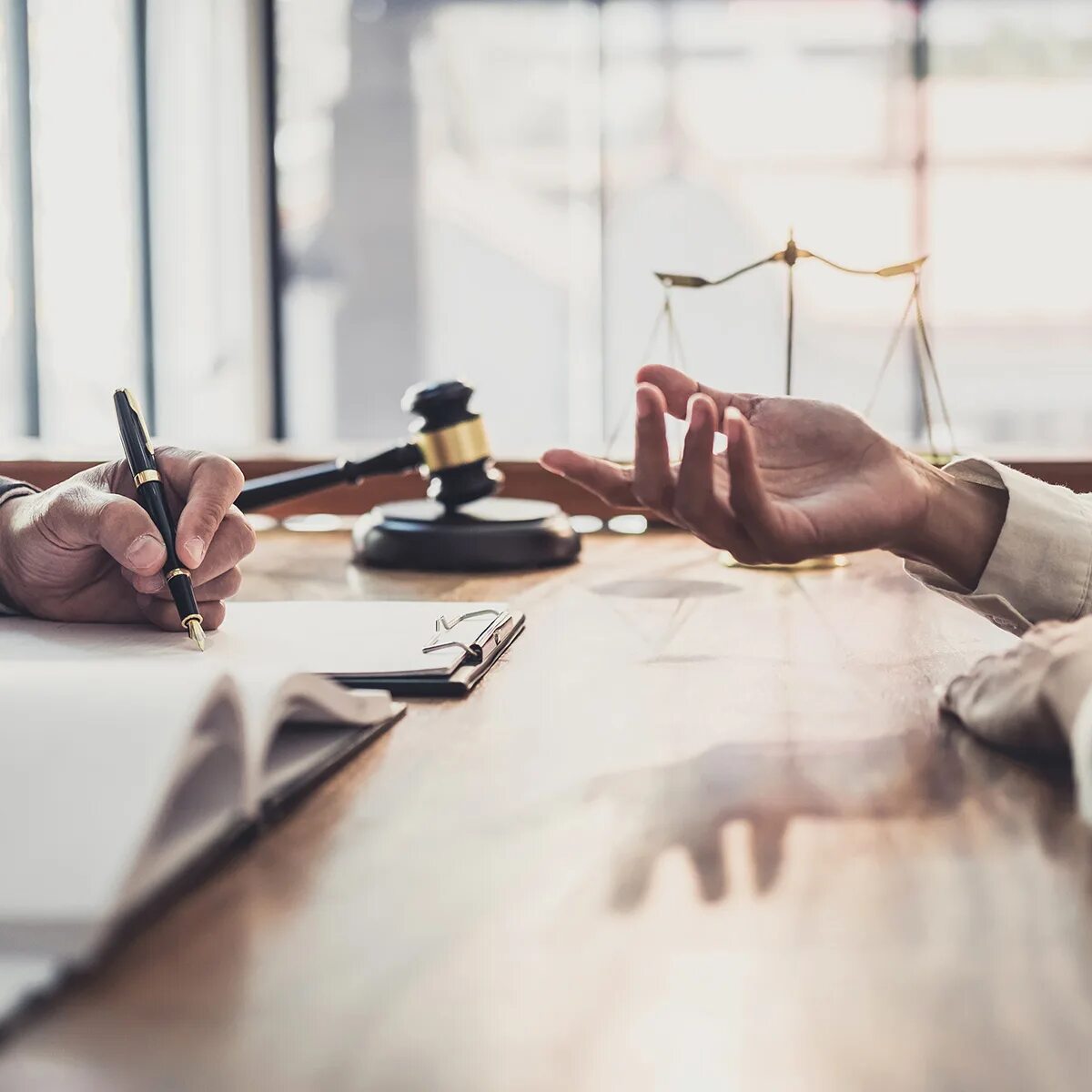 Юридические услуги. Услуги адвоката фото. Law consult. Консалтинг изображения. Law consult.