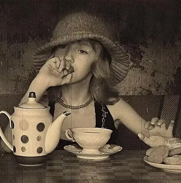 Старинное утро. Чаепитие в стиле ретро. Добрый день в стиле ретро. Дамы пьют чай. Доброе утро ретро.
