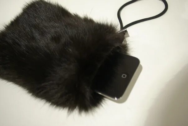 Как сделать меховой чехол для телефона. Чехол для шубы. Чехол на телефон заяц меховой. Меховой чехол для телефона из норки. Меховой чехол на айфон.