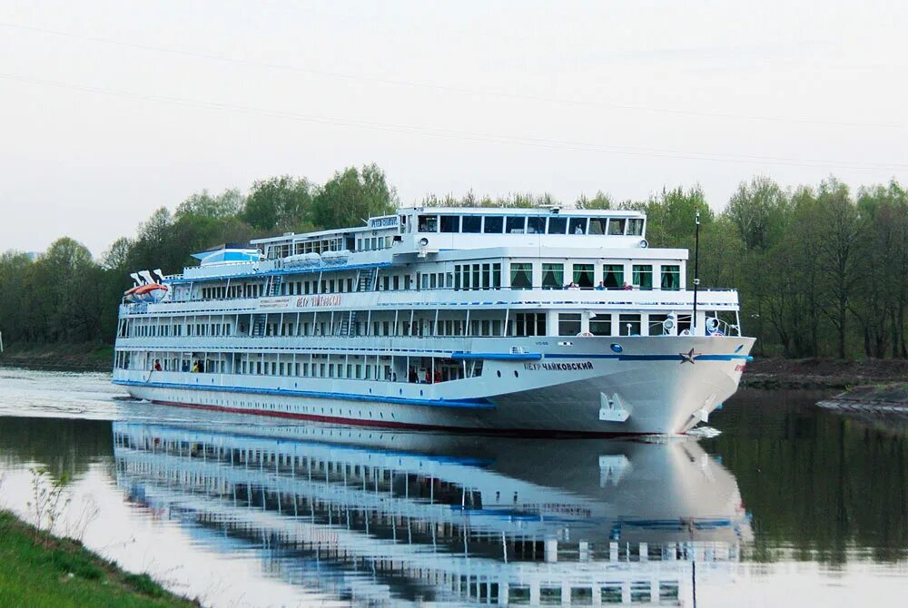 Белый лебедь теплоход тимирязев. Навигация теплоход. Росвояж теплоход алексей. Навигация теплоход. Теплоход панфилов.