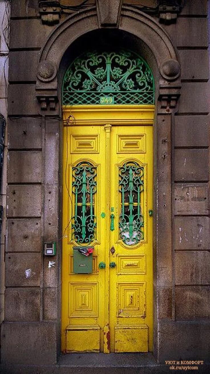 Старинная дверь. Старинные входные двери. Красивые двери. Необычные входные двери. Красивые старые двери