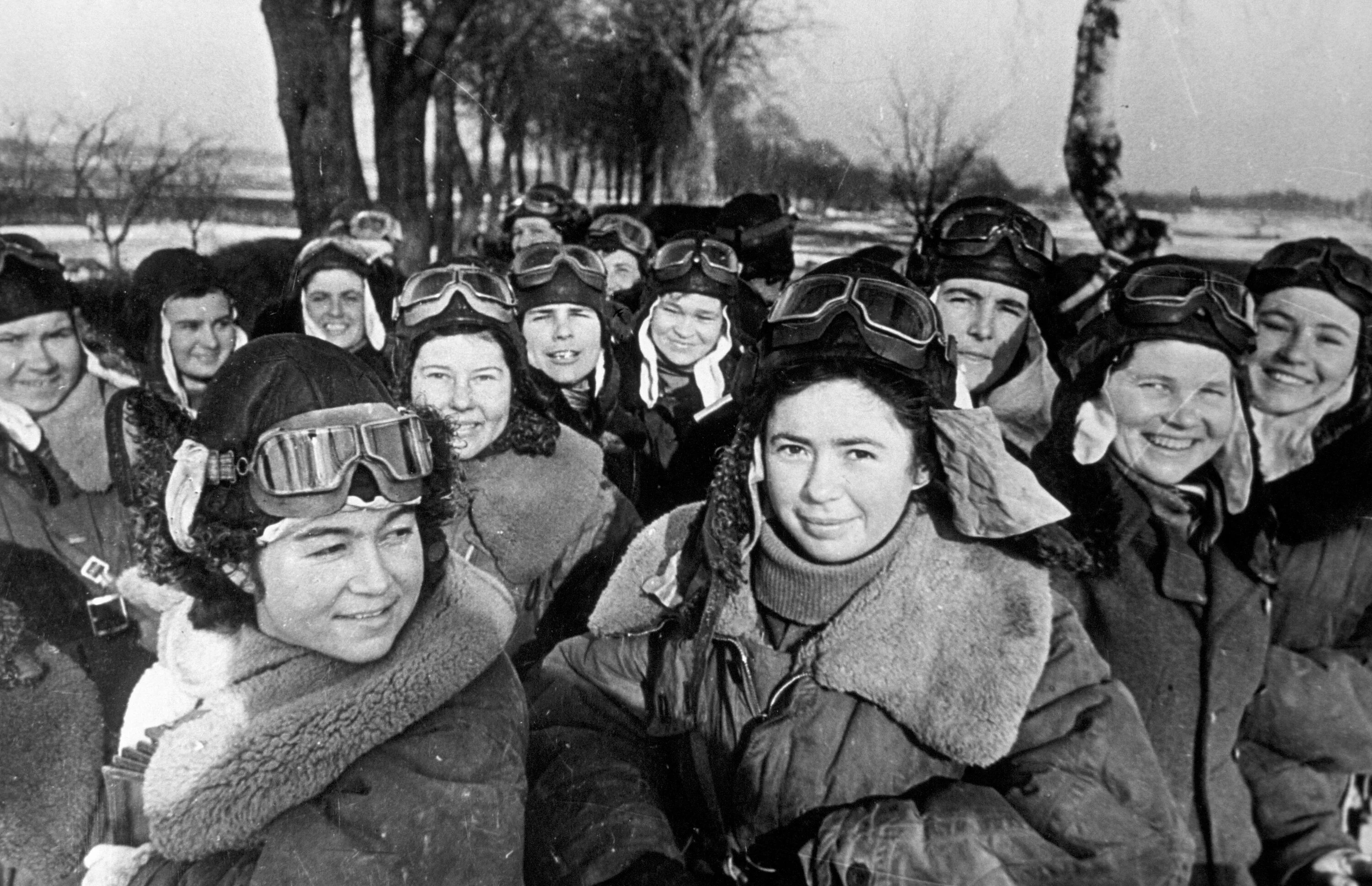 46 авиаполк ночных бомбардировщиков. Женская эскадрилья ночные ведьмы. 46 авиаполк ночных бомбардировщиков. 588 женский авиаполк ночные ведьмы. 46 авиаполк ночных бомбардировщиков.