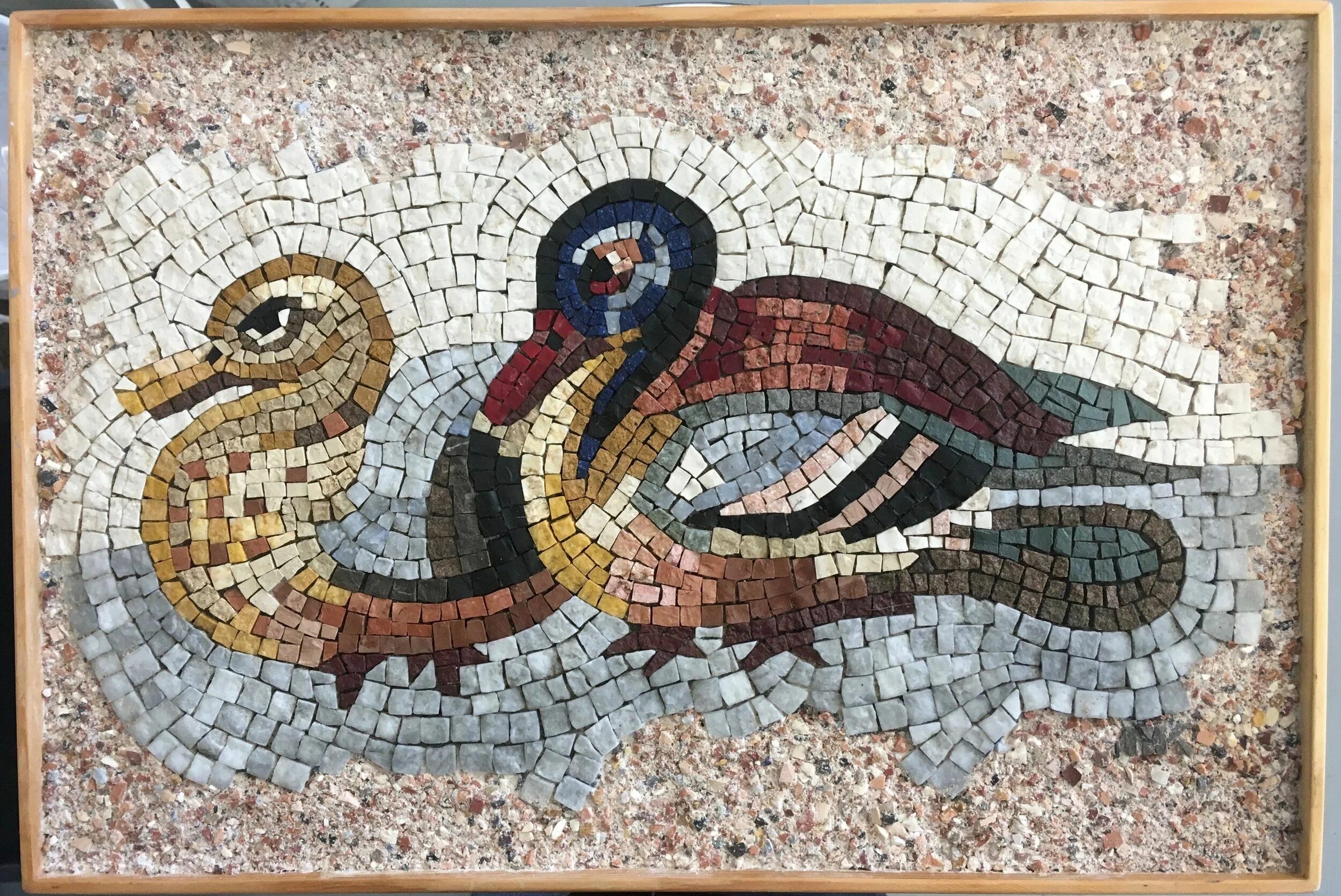 Древняя мозаика из гальки. Морской дракон мозаика. Romano Mosaic m013m. Декор Mythical Mosaic Grey.