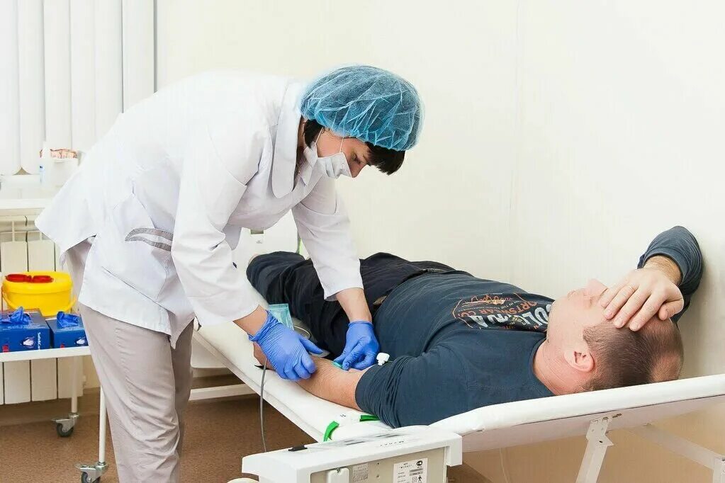 уколы детям в школе. больница уколов. уколы детям в больнице в больнице. уколы процедуры в больнице. больница уколов.