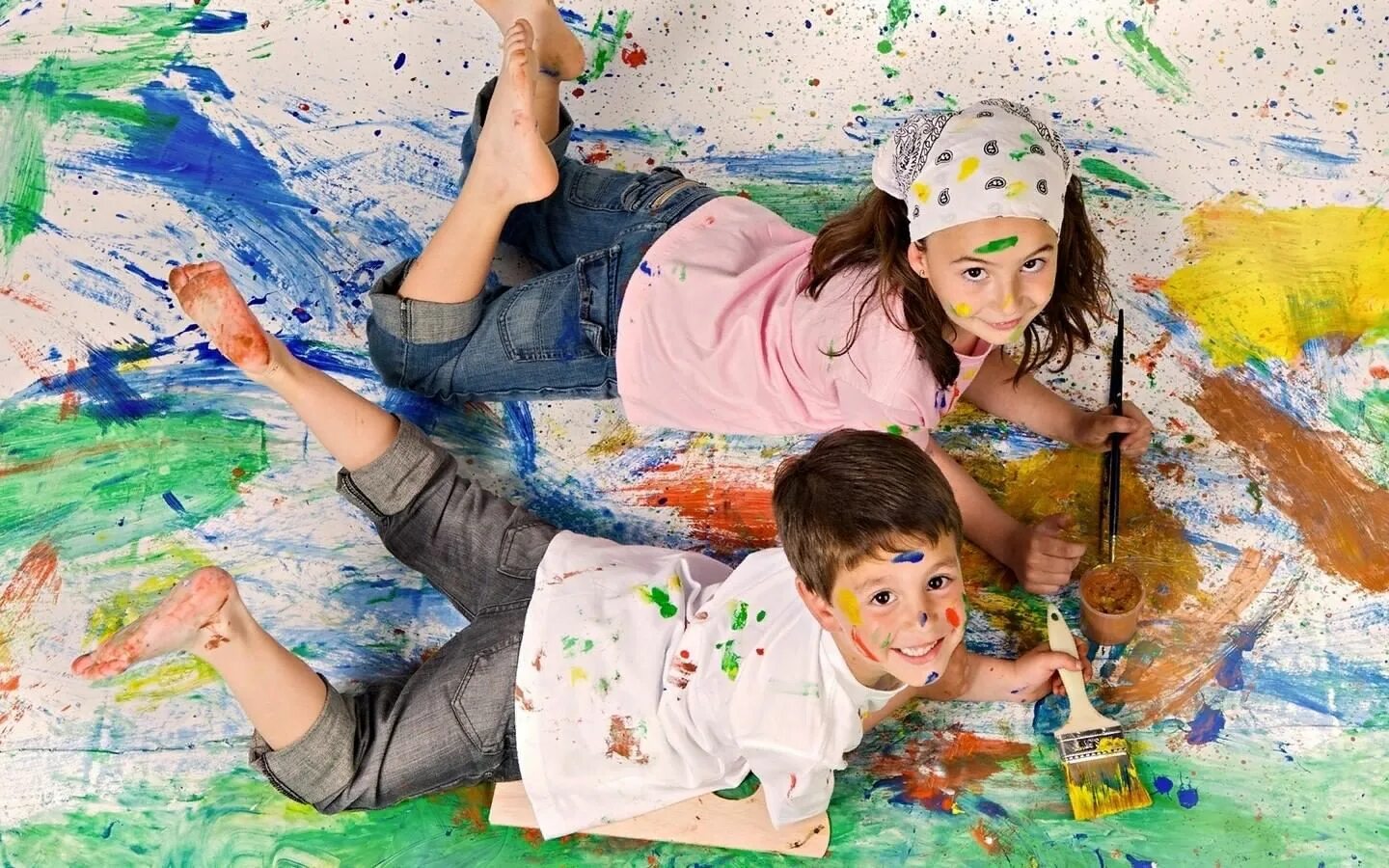 Развлечения художников. Творческие дети. Рисуем с детьми. Творческое рисование. Краски для детей.