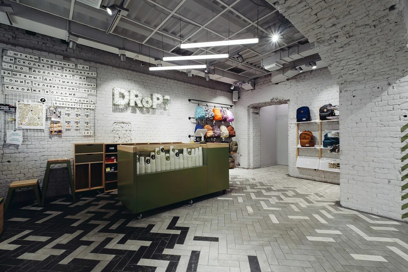 Drop store. Интерьер магазина кроссовок. drop магазин. drop магазин кроссовок. мультибрендовый магазин.