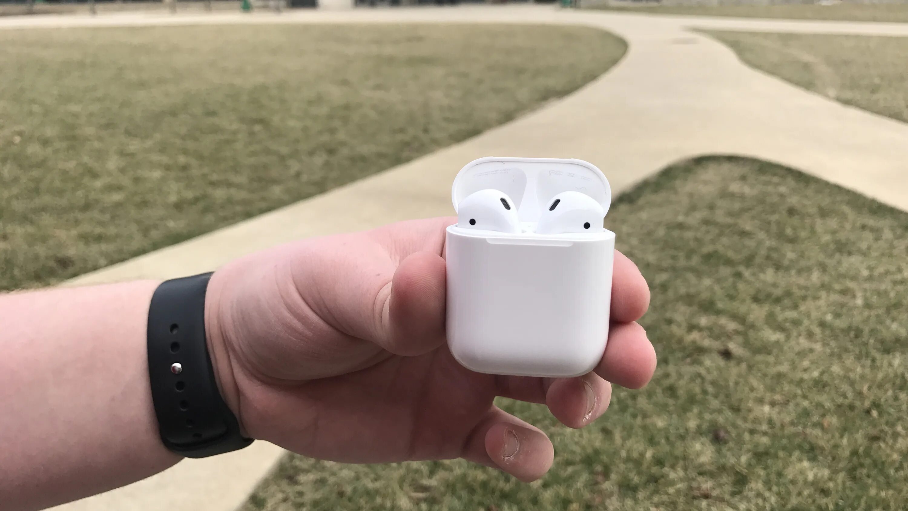 Apple airpods обзоры. Беспроводные наушники эплвоч. беспроводные наушники эппл вотч. наушники airpods max 2. беспроводные наушники аирподс 3.