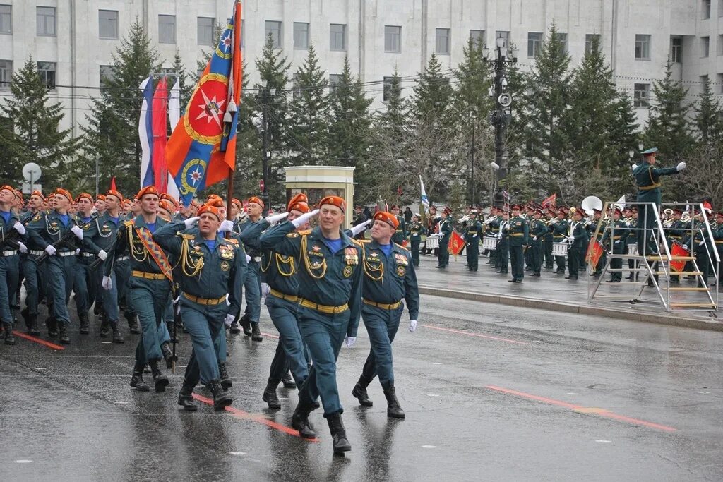 Парад мчс. АГЗ МЧС парад. Парад Победы МЧС России. Парад 9 мая 2021 Хабаровск. Парад МЧС Хабаровск 2021.