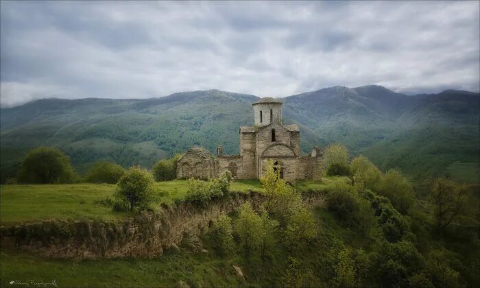 Сентинский древнехристианский храм карачаевский район фото Сентинский храм в КЧР. Его возвели в 965 году в Аланской митрополии. Фото: Артем