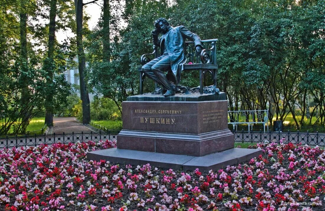 Где пушкин написал памятник. Царское село Пушкин Лицейский памятники. Памятник Пушкину в Царском селе. Памятник Пушкину в Царском селе в лицейском саду. Памятник а. с. Пушкину (Пушкин, Октябрьский бульвар).