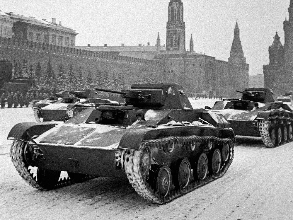Первый парад 7 ноября 1941. Парад 7 ноября 1941. военный парад 7 ноября 1941 года в москве на красной площади. парад на красной площади 7 ноября 1941. битва за москву 1941.