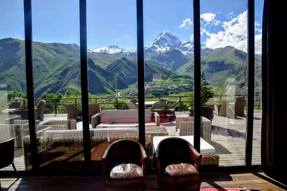 Hotel kazbegi грузия. Rooms hotel kazbegi степанцминда, грузия. Hotel kazbegi грузия. Грузия отель румс отель казбеги. Казбеги румс.