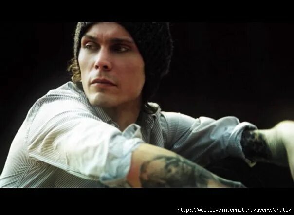 He scared. He scared. He scared. Gods basement. страх иллюстрация для детей.