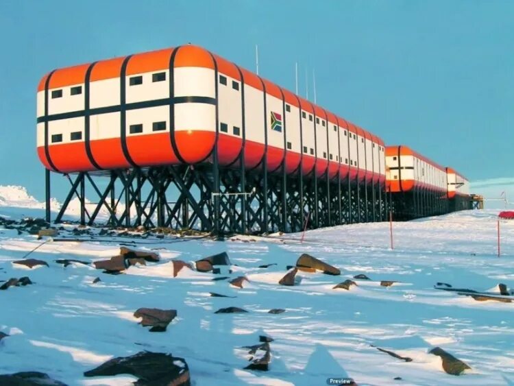 Название антарктических станций. Станция Санаэ Антарктида. Станция Санаэ IV Антарктида. Антарктида Полярные станции. Конкордия (антарктическая станция).