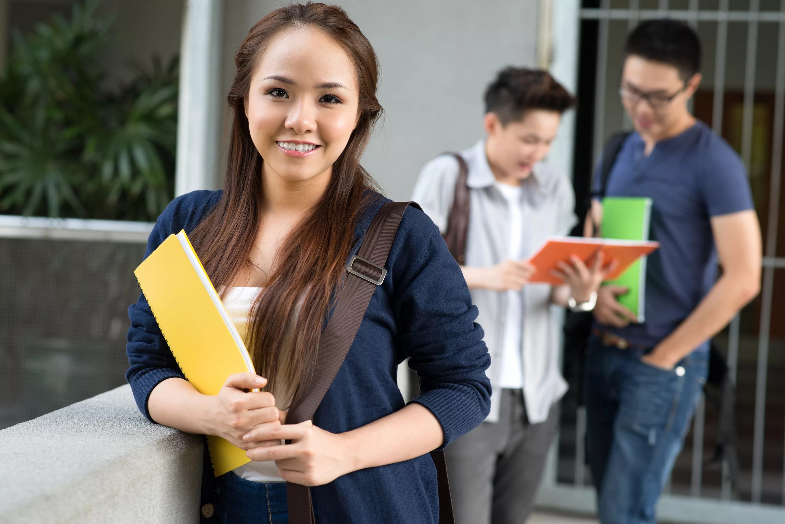 Am a first year student. Студенты Малайзии. Студенты стоковые. Студент на улице фото портрет. Студент идея.