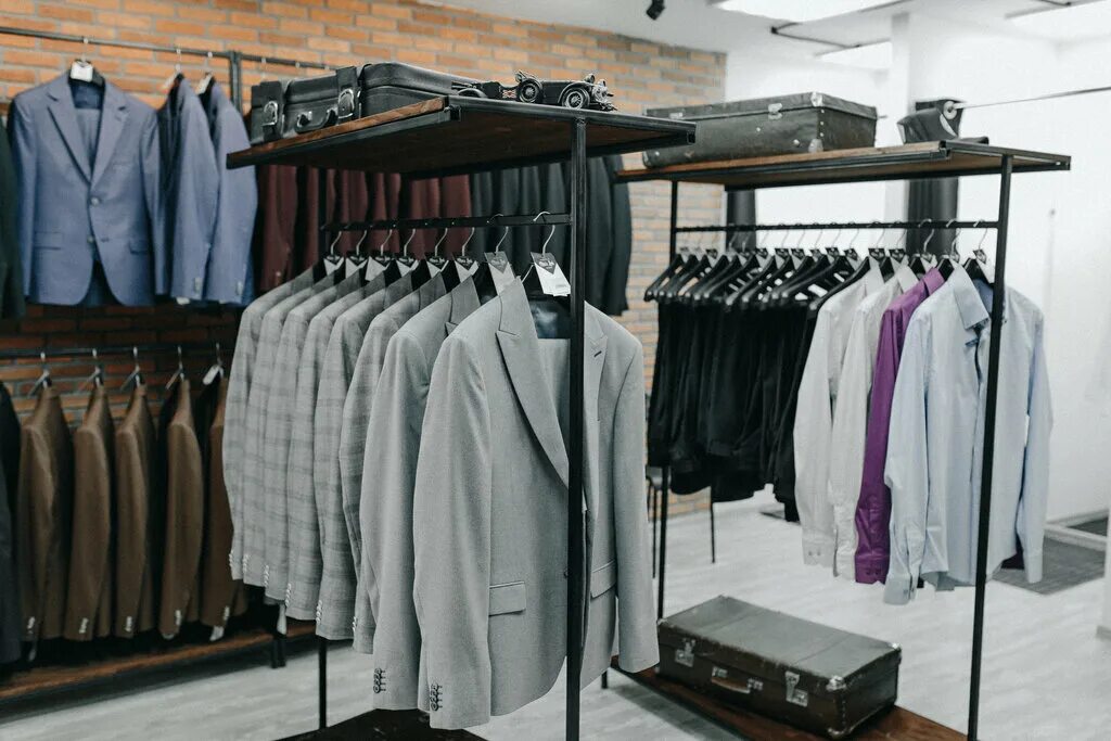 Магадан одежда. Магазины магадан с одеждой стиля металлик. Магазин одежды магадан. Магадан одежда. Ткани кызыл рабочая.