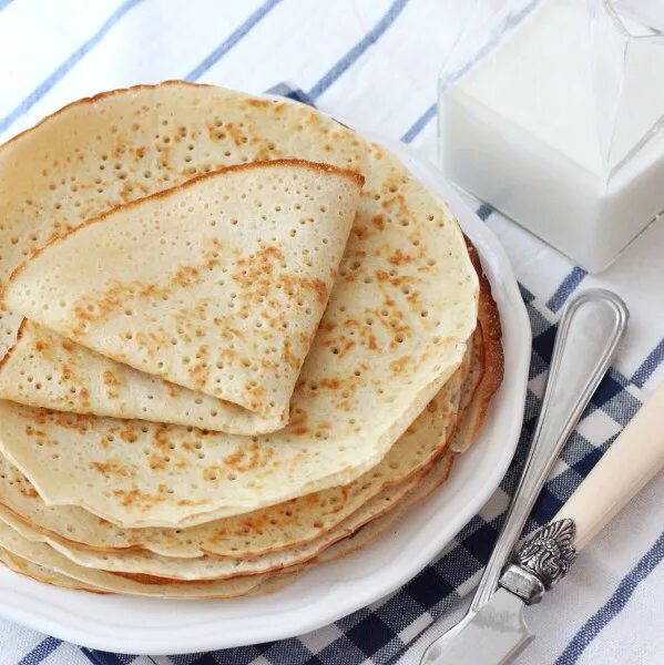 дрожжевые блины. табикмак татарские блины. мягкие блины. толстые блины на молоке. пышные дрожжевые блины.