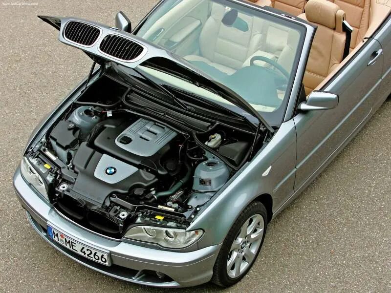 Открыть капот автомобиля. BMW 320cd Convertible. BMW e46 Cabrio 2004. BMW e46 под капотом. БМВ е46 кабриолет.