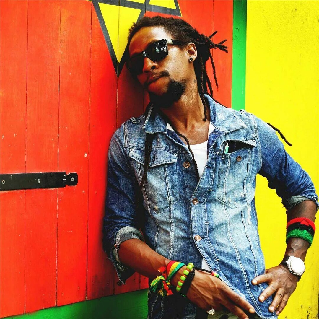 Out of my head jah. Jah Cure. Singer Jah Reggie. Стиль регги. Джа картинки.