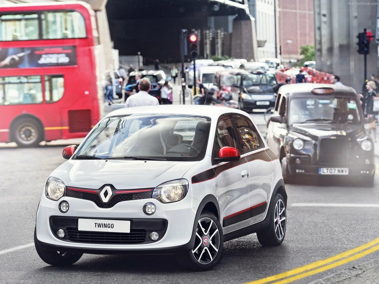 Renault выходит. Renault Twingo 2015. Renault Twingo 2022. Renault Twingo 4. Renault Twingo 3.