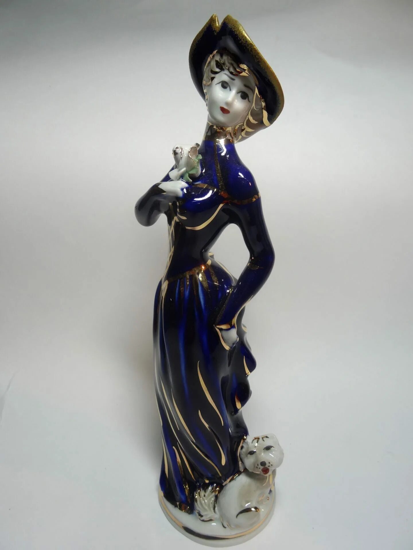 статуэтки завода феникс кисловодск. статуэтки кисловодский фарфор дамы. кисловодские статуэтки. кисловодские статуэтки. кисловодские статуэтки.