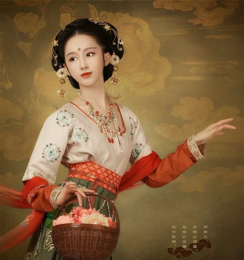 Платье ханьфу, ципао. Русские имена по китайски. Китайские имена и фамилии женские. Популярные имена в китае женские. Красивые имена для девочек необычные японские.