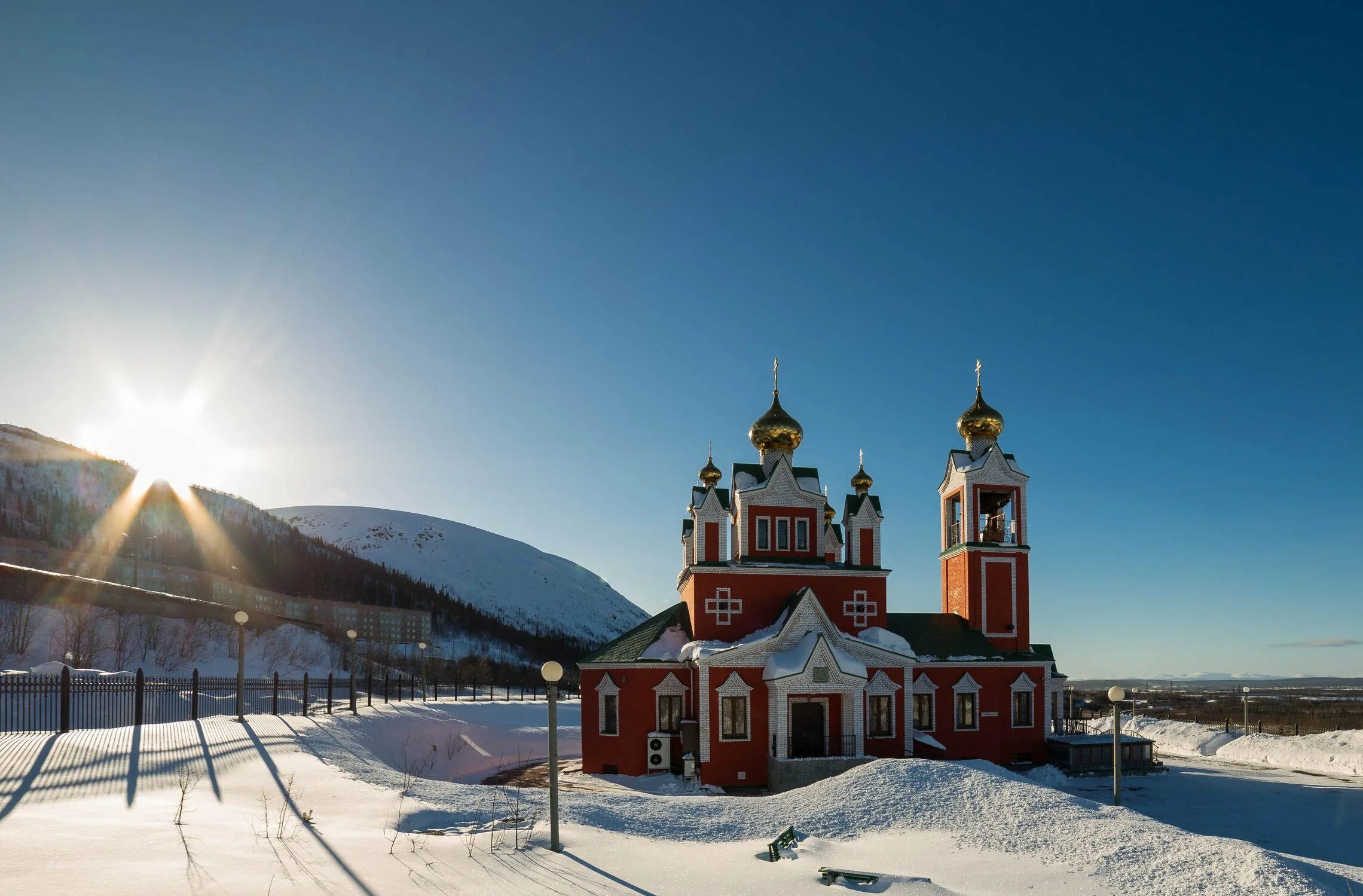 Население кировска мурманской области. Церковь Кировск Мурманская область. Варваринская Церковь Кировск Мурманской области. Мурманская обл Кировск Церковь. Кировск Мурманская область достопримечательности.