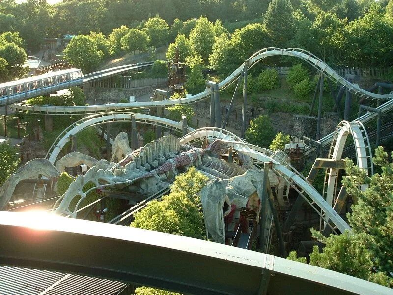 Алтон Тауэрс. Alton Towers Nemesis. Парк  развлечений Алтон. Air аттракцион в Alton Towers.