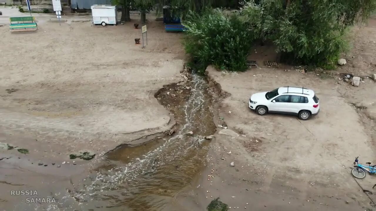 Вода в реке волга в самаре. Пляж Барбошина Поляна Самара. Пляж 9 просека Самара. Барбошина Поляна у Волги. Волга грязные пляжи.