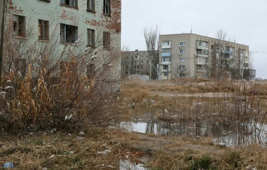 Ацкк астрахань. Храм в ацкк астрахань. Поселок ацкк астрахань. Ацкк города астрахани. Заброшенное общежитие.