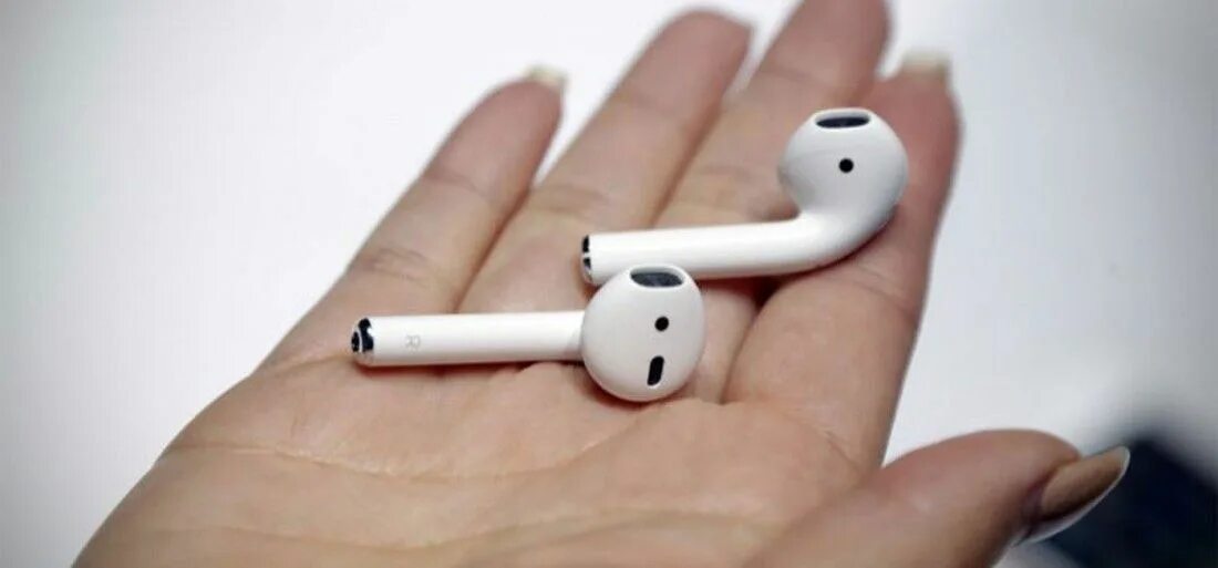 Наушники Apple Earpods TWS. ТВС наушники аирпод 2. Беспроводные наушники i9s-TWS. Проглоченный беспроводной наушник. Наушники apple сравнение