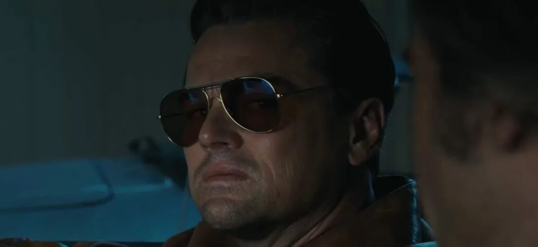 Ди каприо и брэд питт однажды в голливуде. Леонардо ди каприо однажды в голливуде. Однажды в голливуде постер. Однажды в голливуде трейлер. Брэд питт однажды в голливуде.