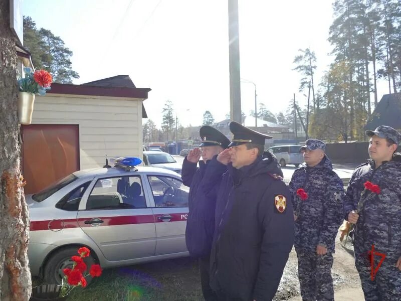 Росгвардия нападение. Сотрудник Росгвардии. Вневедомственная охрана милиция. Старший сержант Росгвардии.