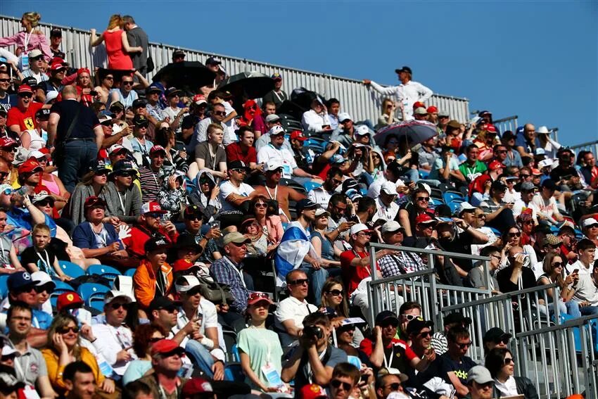 F1 fans. F1 Fan sector. Fans back. F1 Russia.