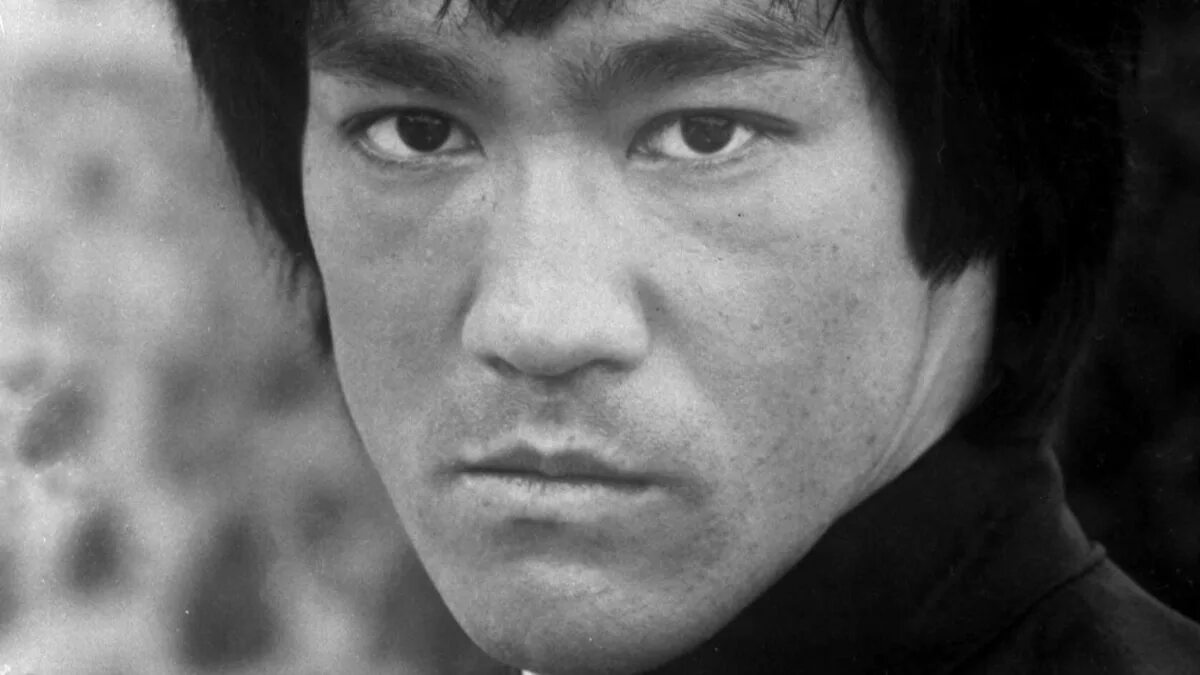 Ли. Цой Bruce Lee. Брюс ли взгляд. Брюс ли с бородой. Банкир Брюс ли.