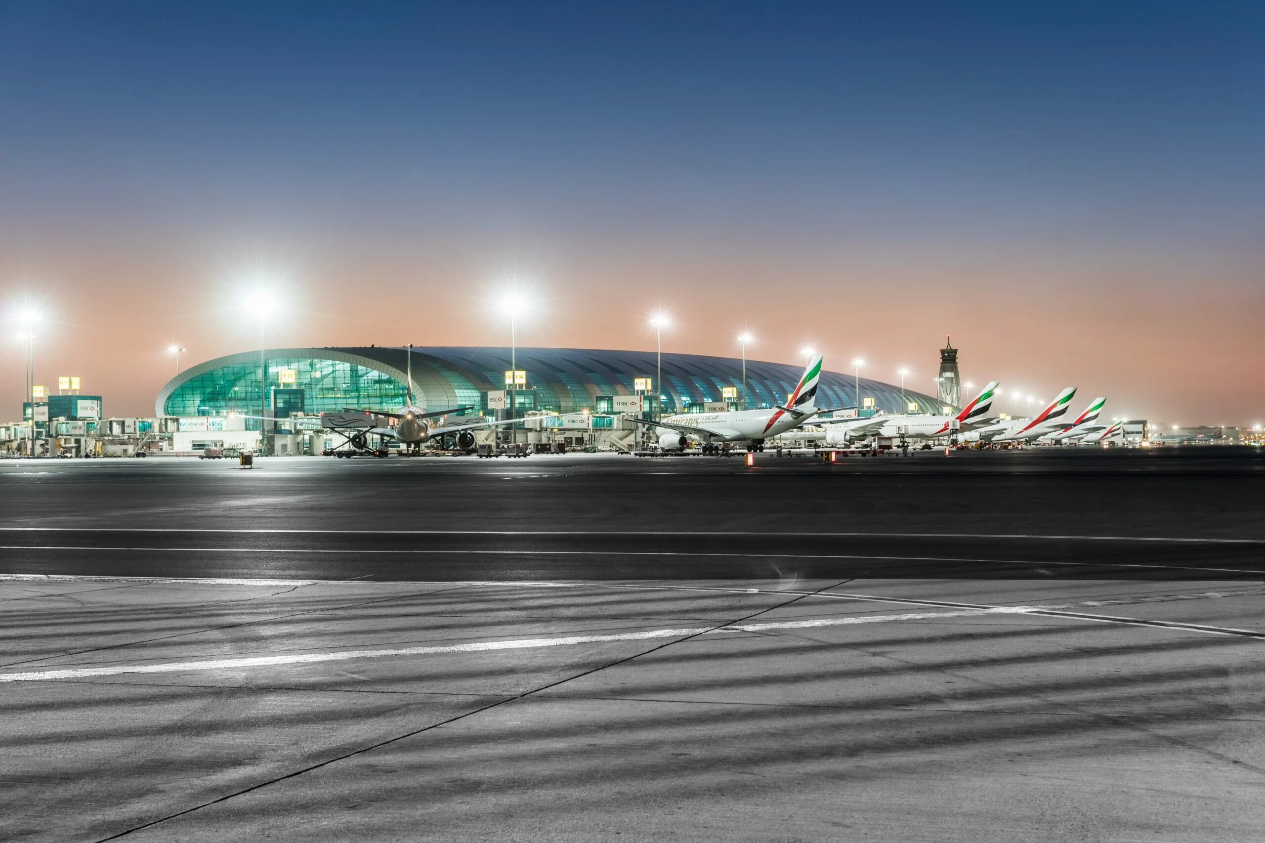 Дубайский аэропорт. Аэропорт Дубай (Dubai International Airport). Международный аэропорт Дубай DWC. Дубайский Международный аэропорт (DXB), ОАЭ. Дубай Интернешнл аэропорт.