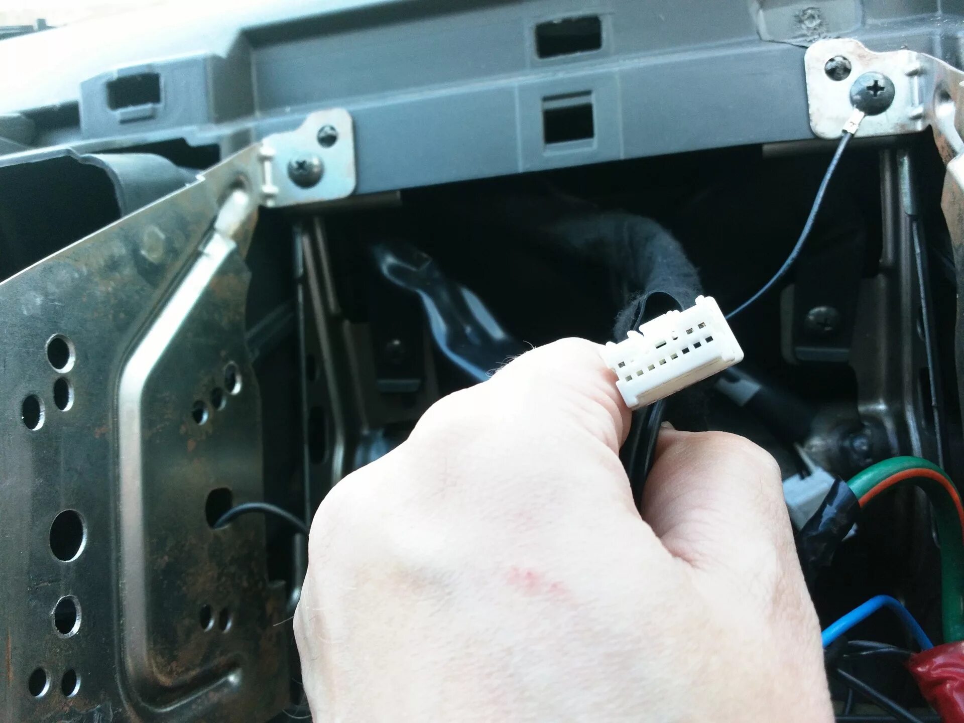 Ниссан патфайндер подключение магнитолы замена штатного гу на Clarion NX503E Nissan Pathfinder (3G), 2,5 л, 2007 года