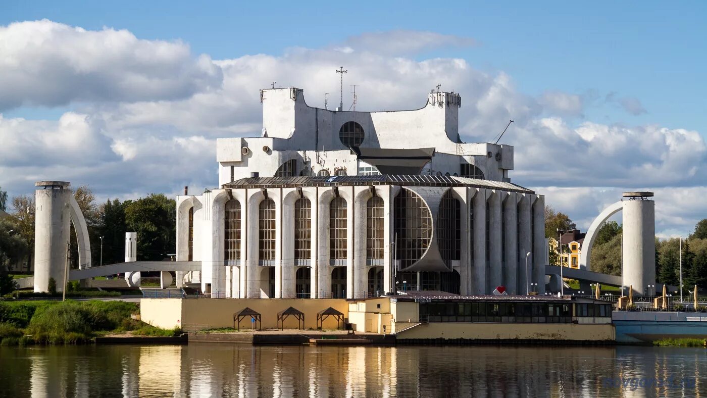 Сайт театра великий новгород. Театр драмы Великий Новгород. Новгородский Академический театр драмы им ф.м Достоевского. Театр Достоевского Великий Новгород. Новгородский Академический театр драмы Великий Новгород.