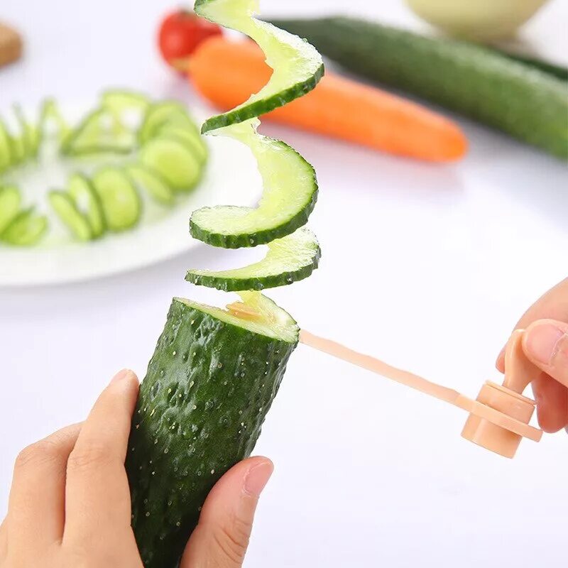 Нарезка овощей ручную. Нарезка овощей спиралью. Спиральный нож для овощей. Овощи нарезанные спиралью. Нож для спиральной нарезки овощей.
