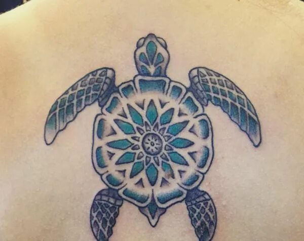Черепаха значение. Тату черепаха. Морская черепаха тату. Полинезийская черепаха тату. Тату черепаха на спине.