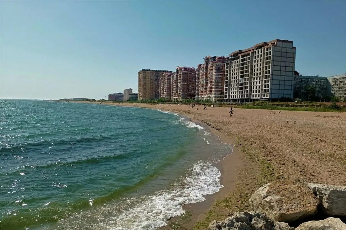 Каспийское море в Каспийске Дагестан. Махачкала море. Каспийское море Махачкала. Пляж Каспий в Махачкале. Дагестан махачкала каспийск