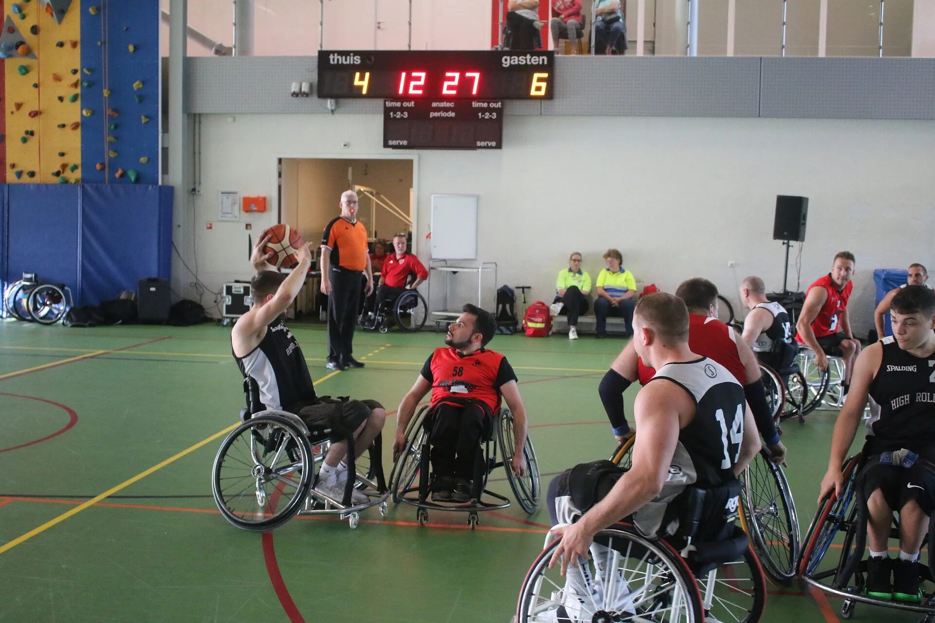 Баскетбол для инвалидов. Баскетбол на инвалидных колясках. Спорт колясочников. Баскетбол для инвалидов колясочников. Инвалид 3 группы рб