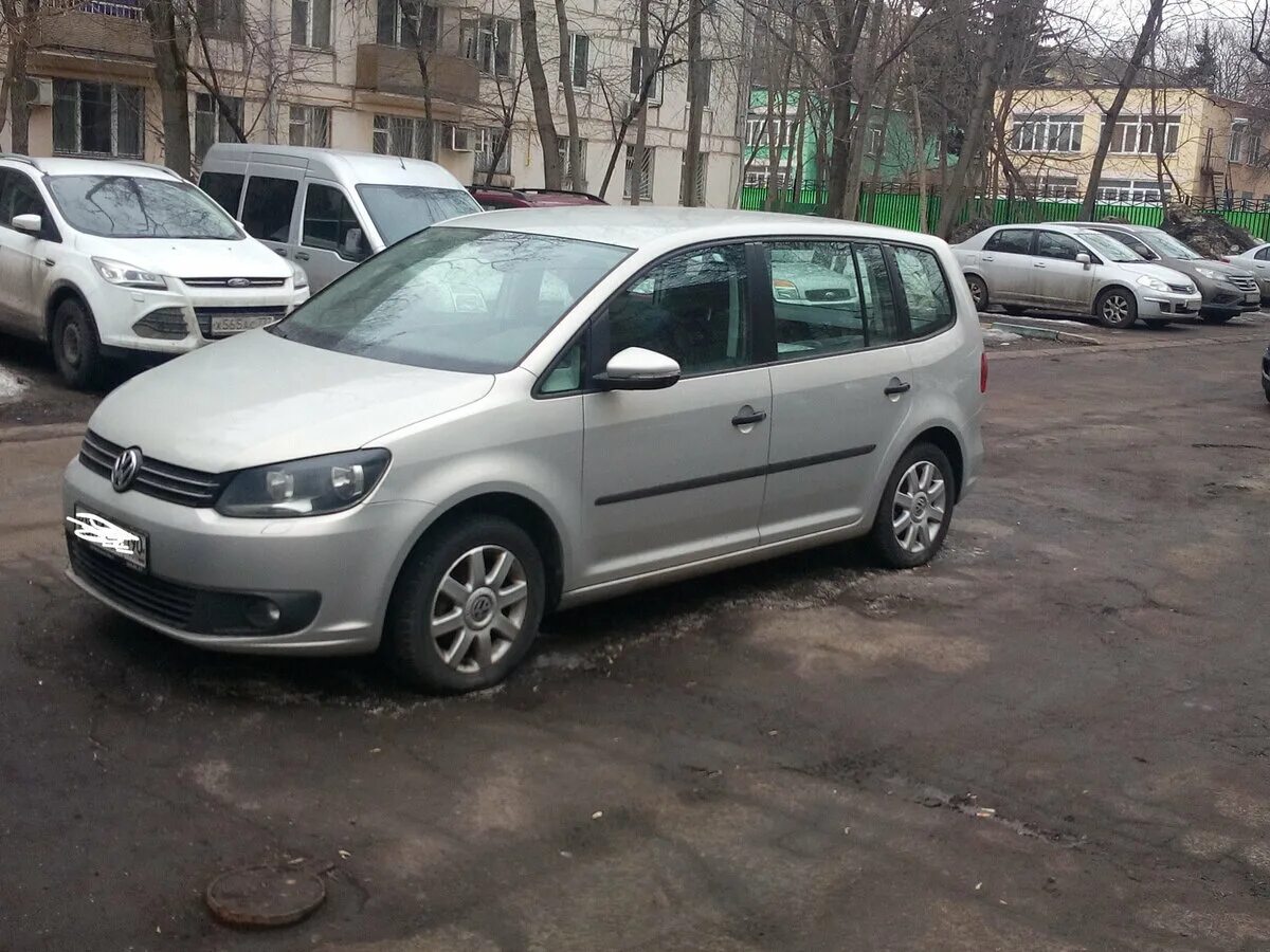 Volkswagen touran 2010 сзади. туран 2010 год. Volkswagen touran 2010 года. Volkswagen туран 2010. 4  (140 л.