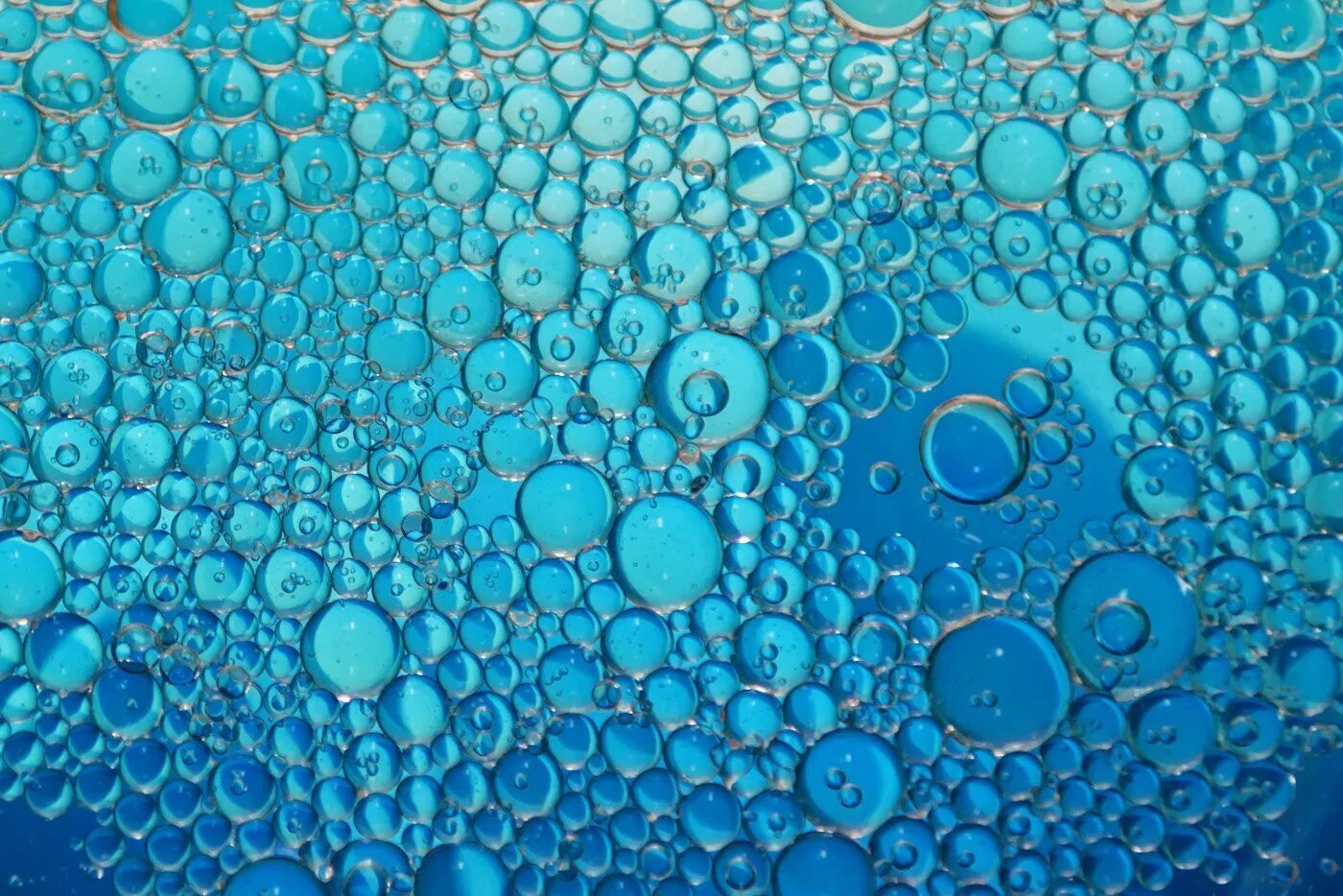 Что находятся в пузырьках. Янтарь с пузырьками. Что находятся в пузырьках. Что находятся в пузырьках. Бурление воды.