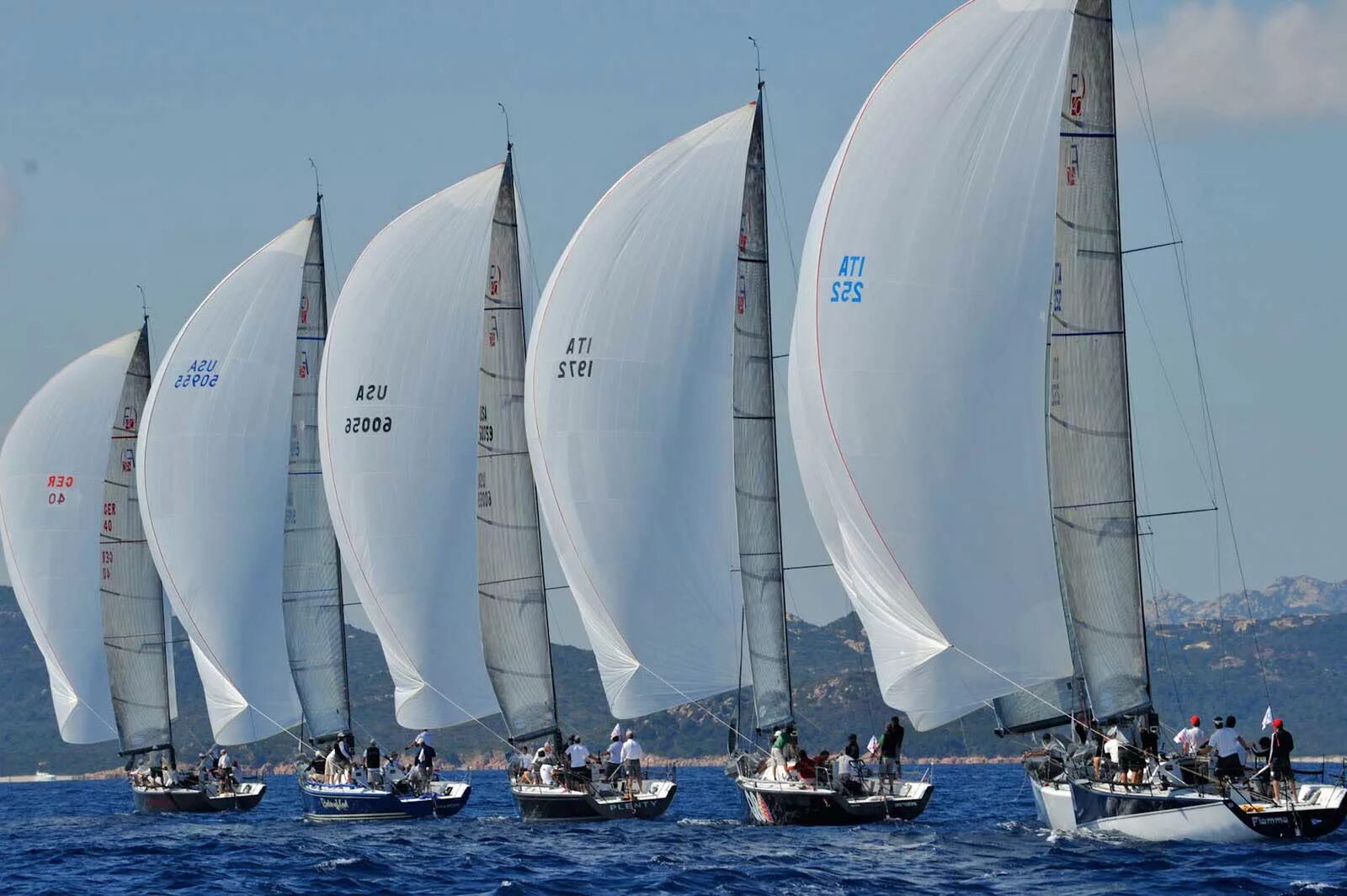 Парусные корабли регата. Корабль с парусами. Корабль с парусами. More sails. Яхта в море.