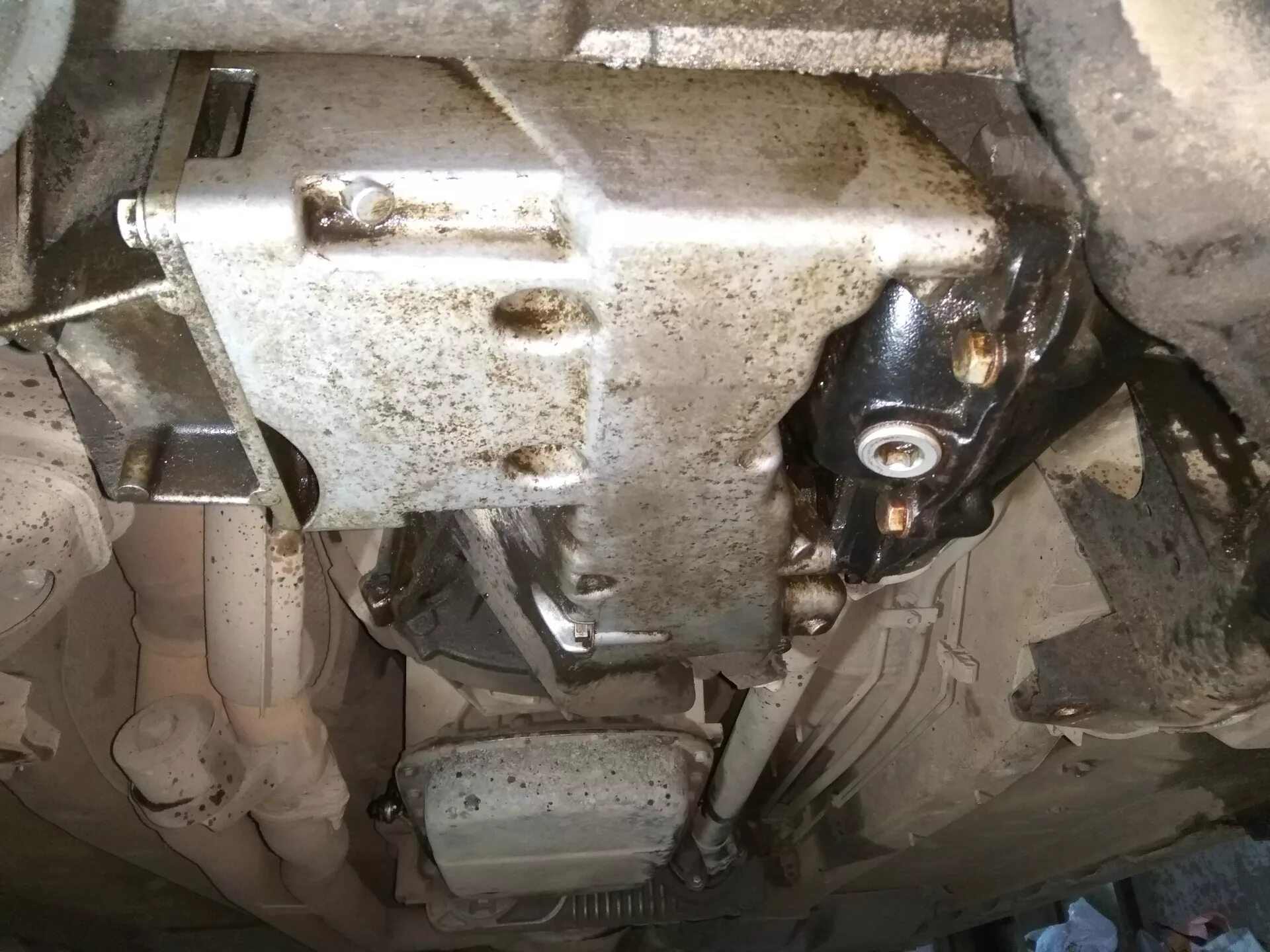 Bmw e60 масло в редуктор. Бмв х3 болт сливной. 0 дизель. Замена масла в х3. Сливная пробка bmw x5 e53.