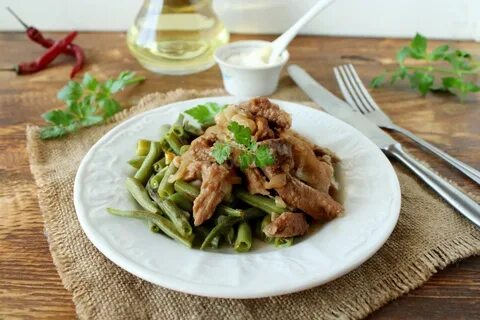 Свинина кусочками с луком