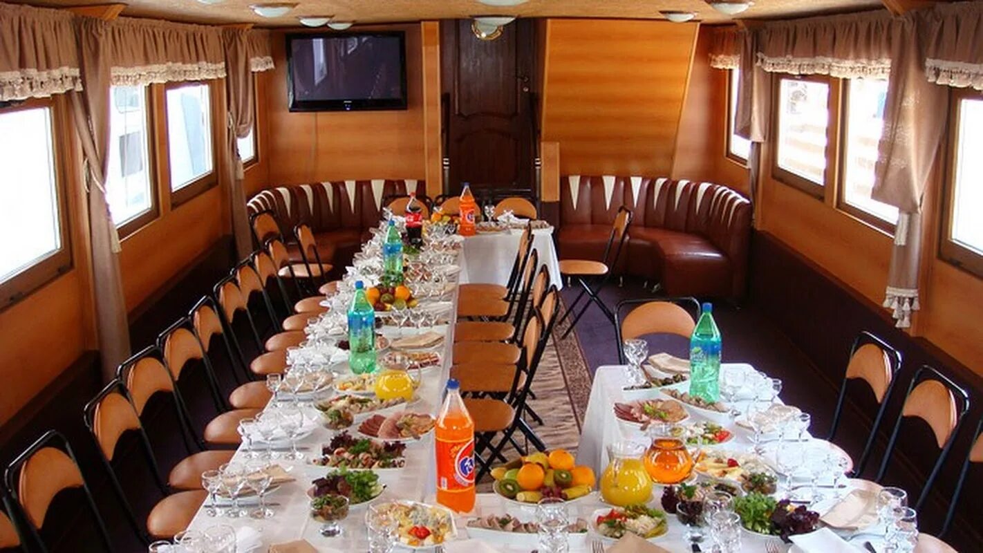 Прогулочные теплоходы на волге. Теплоход замер у подножия. Теплоход корюшка. Теплоход индиго москва. Теплоход алтай 588.