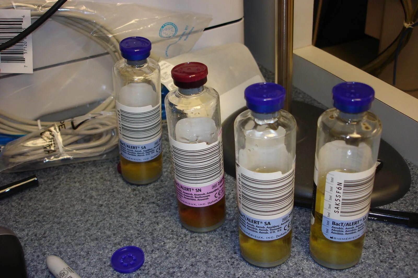 Реакция на индол сероводород аммиак. Bact alert анализатор. Флаконы bact alert fn anaerobic. Бакт нимлот. Бакт нимлот.
