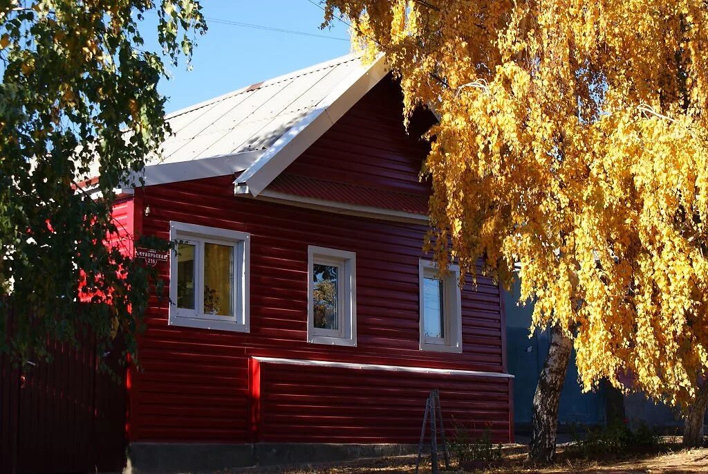 Купить недвижимость петровск саратовской области. Вольск дом Клочкова. Вольск улица Клочкова. Город Вольск улица Саратовская дом. Зеленый мир Вольск.